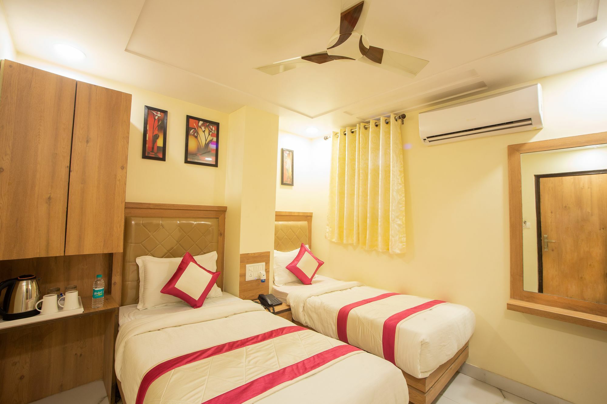 Hotel Sarthak Palace - By Pooja Hospitality New Delhi Exterior photo